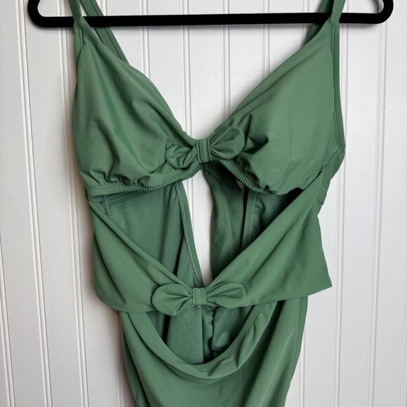 Adore Me NWT green Morgan one piece swimsuit bow detail peekaboo size 1X B42 - Picture 5 of 10